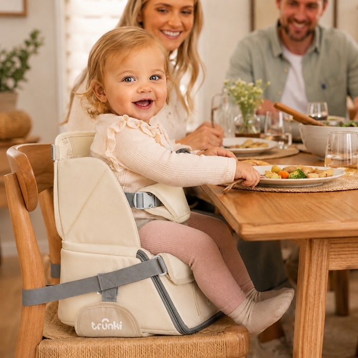 Matkasyöttötuoli Trunki Dining Booster Sand